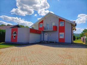 Villa 2 Etagen mit großen Garten